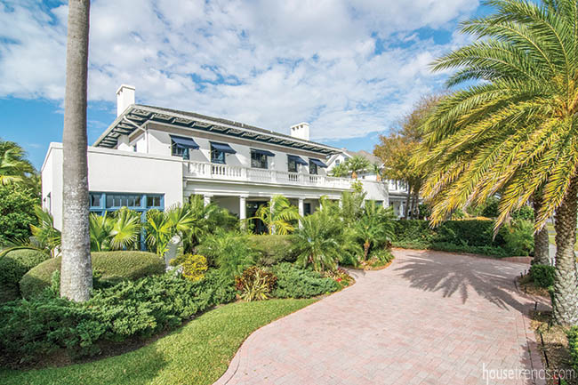Neoclassical house with a soffit