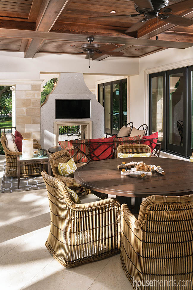 Covered lanai boasts an outdoor dining area