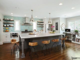 Kitchen backsplash design keeps the kitchen exciting