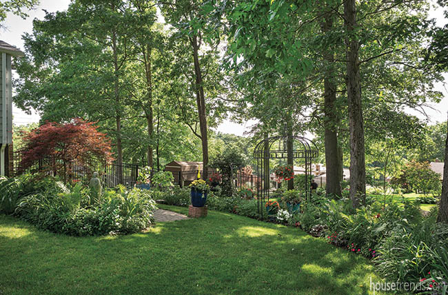 Garden area merges two yards