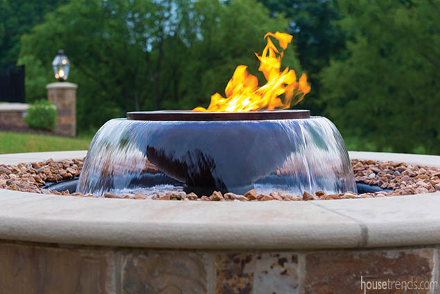 Combination fire/water feature stuns in a back yard