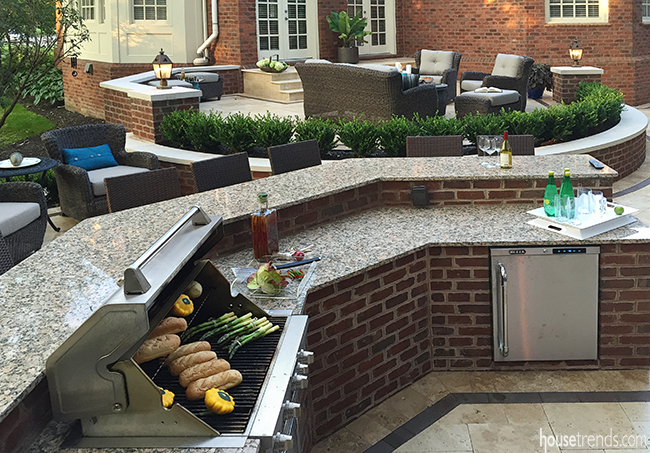 Outdoor bar with plenty of gathering space