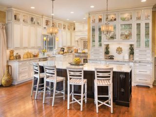 Kitchen cabinets blend modern and traditional