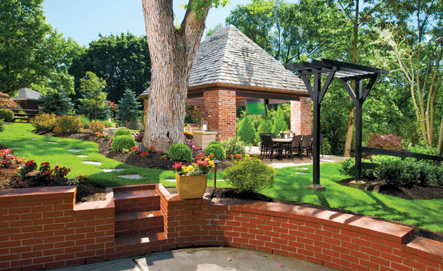 01_Pittsburgh-Back-Yard_LndPTz