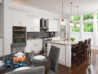 Dining room colors carry over from kitchen