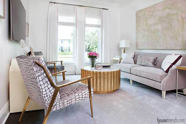 Sitting room decorated in shades of pink