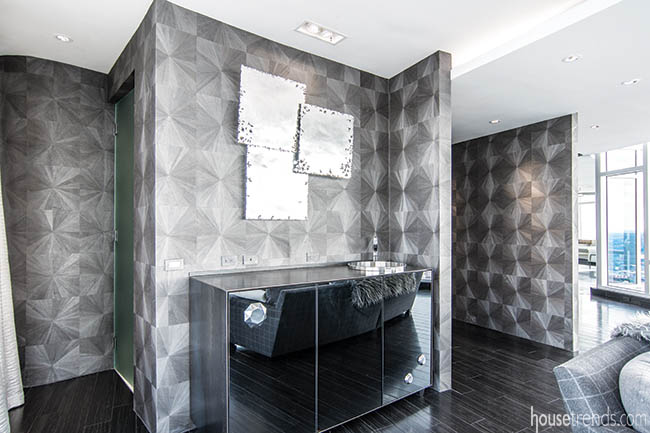 Wall treatment dresses up a wet bar