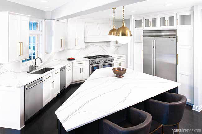 Quartz serves as a stunning backsplash