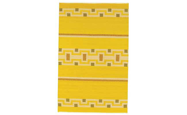 Rug adds a bright pop of color