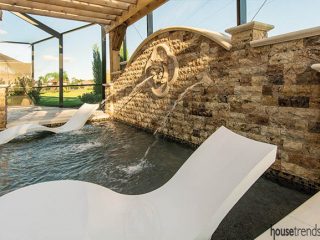 Pump regulates swimming pool temperature