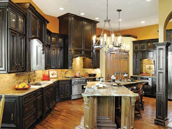 Perimeter cabinets complement a kitchen design