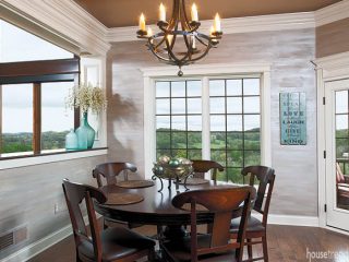 Windows liven up a breakfast nook
