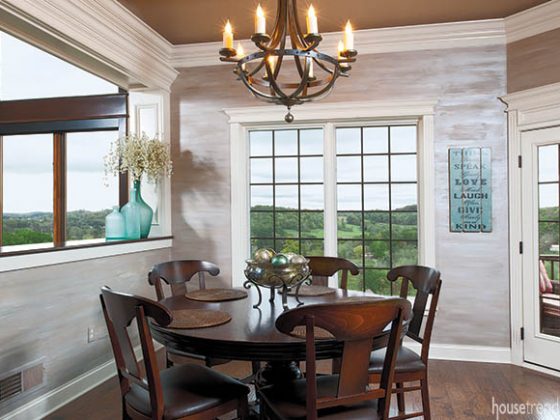 Windows liven up a breakfast nook