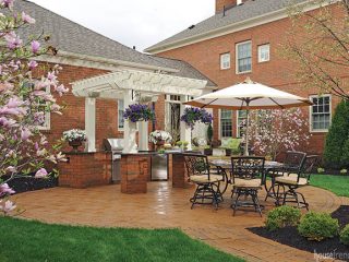 Outdoor landscaping ideas keep a backyard green