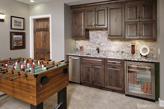 Kitchenette keeps entertaining necessities close at hand