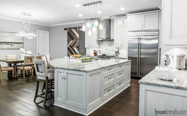 Eclectic lighting spices up a kitchen