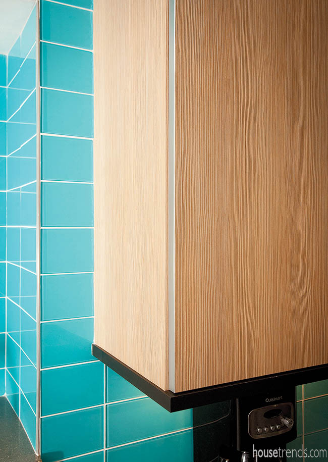 Turquoise backsplash really pops