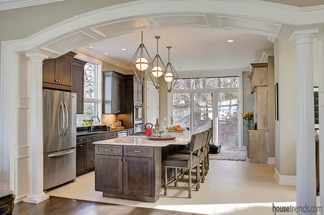 Columns and arch add a traditional design to a kitchen
