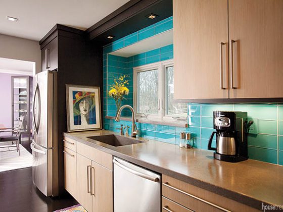 Sleek and colorful kitchen design