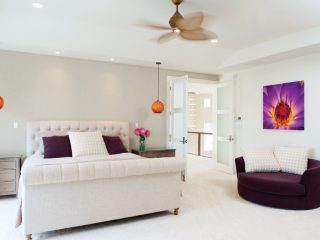 Bedroom design flaunts bold colors