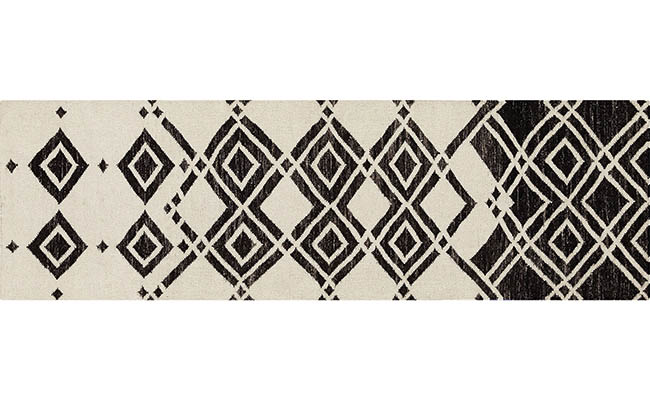 Runner rug with a captivating design