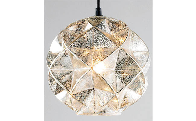 Pendant light dazzles in any room