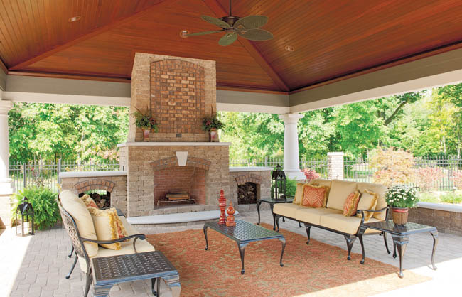 Outdoor living space suitable for every season