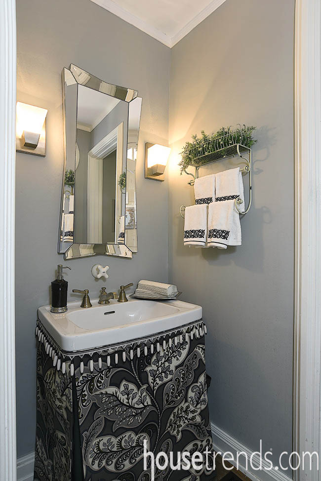 Powder room from 2015 DPVA Designers' Show House & Gardens