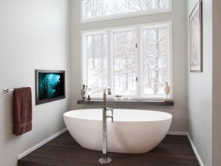 An ordinary soaking tub gets an extraordinary view