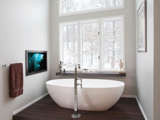 An ordinary soaking tub gets an extraordinary view