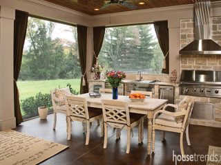 Outdoor kitchen opens doors for entertaining