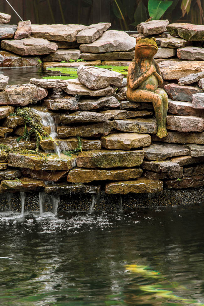 Garden decor adds pizzazz to an outdoor living space