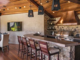 Outdoor kitchens show off indoor appliances