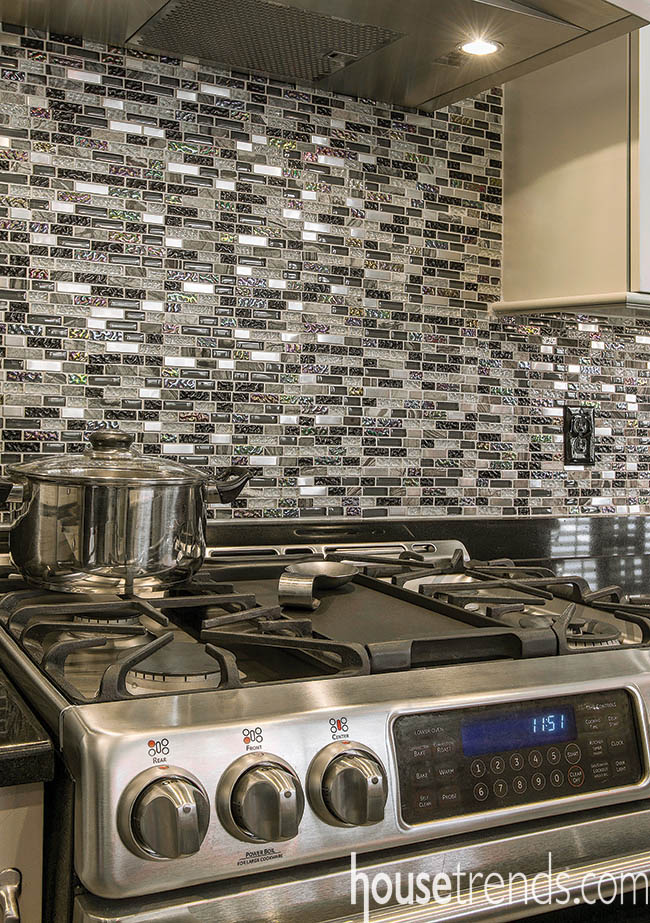Tile backsplash complements the countertop