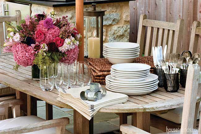 Table settings for an outdoor table