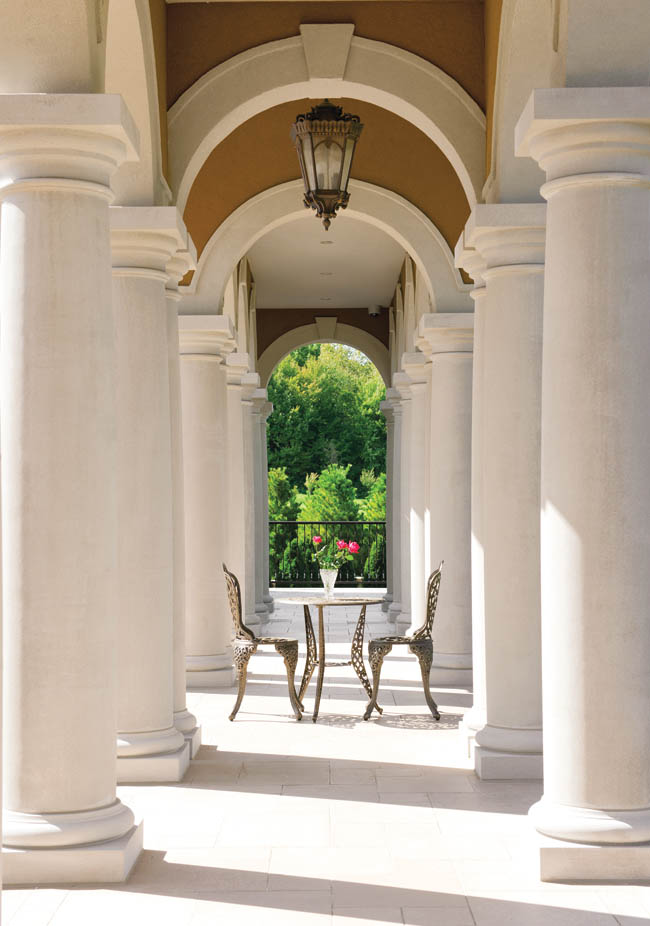 Curves and arches keep a home design consistent