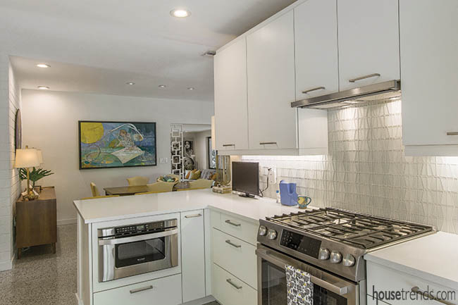 White kitchen design ideas offer a clean feeling