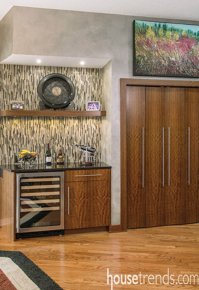 Kitchen cabinets with a curious grain