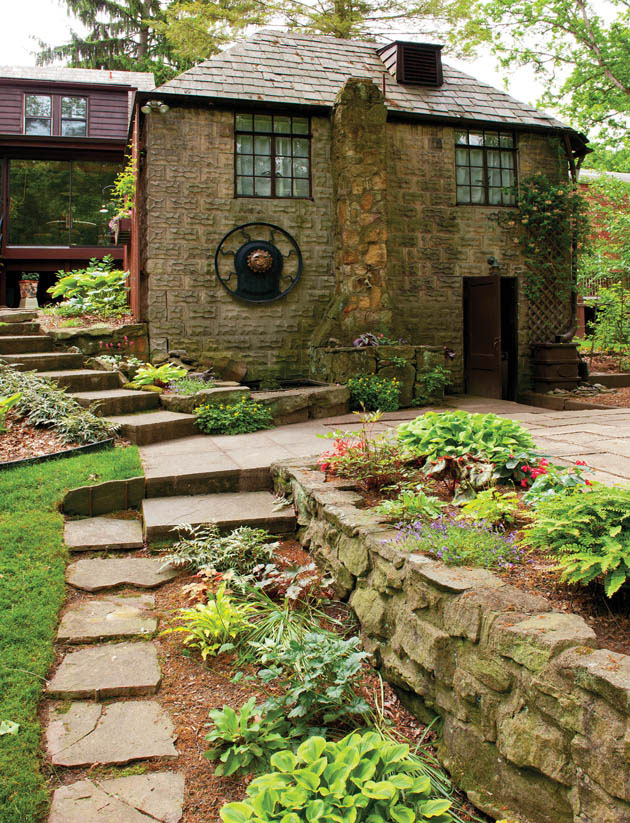 Garden plants and design upstage a rustic home