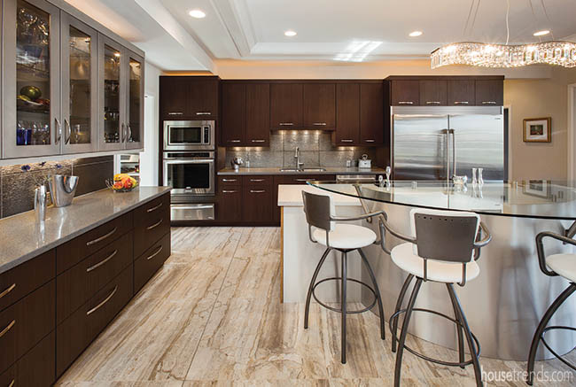 Metallic backsplash finish complements quartz countertops