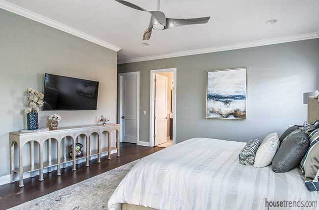 Table pops in a master bedroom