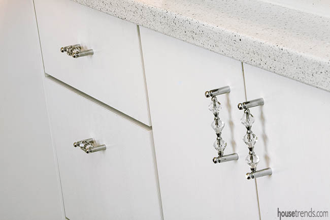 Bathroom hardware with an