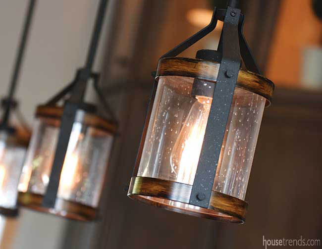Pendants add rustic touch to kitchen island