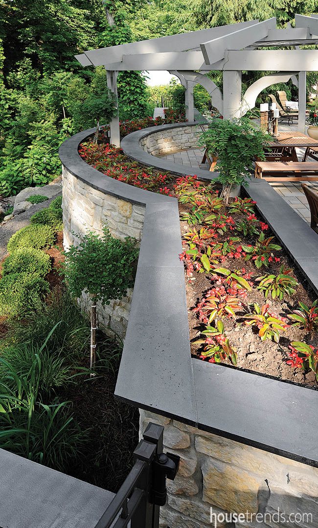 Flower bed ideas add color to the dining area