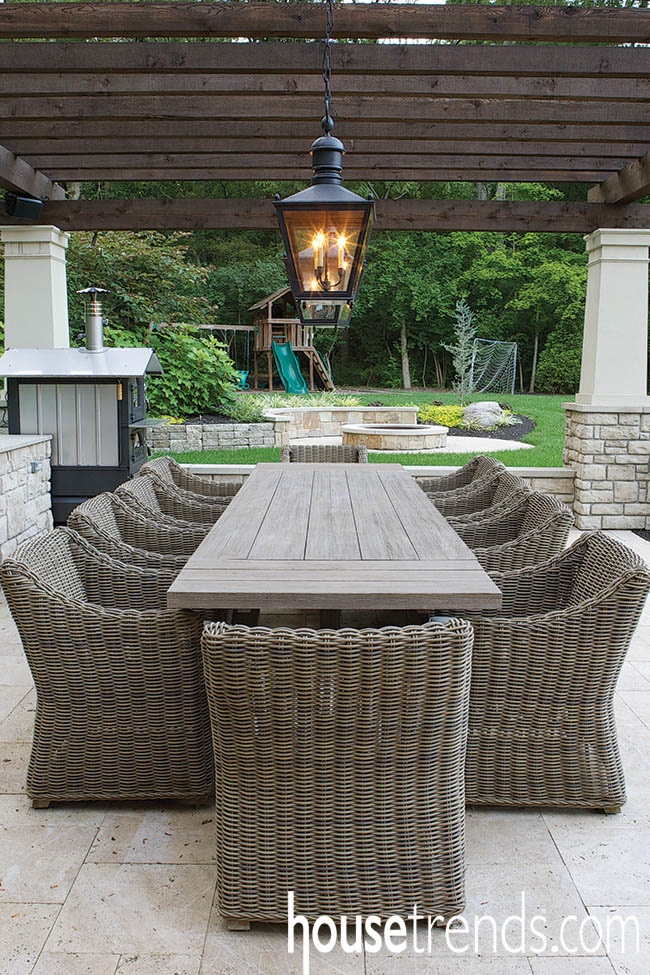 Patio set can hold a crowd