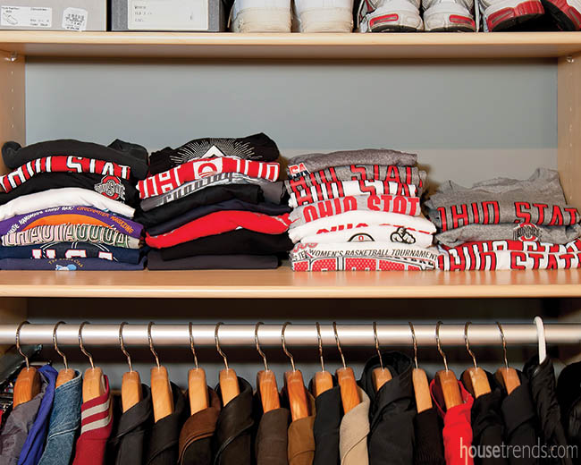 Closet organization ideas draw a line between work and play