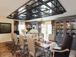 Dining room mirrors show all