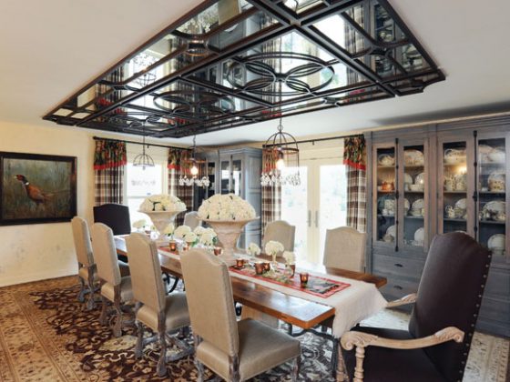 Dining room mirrors show all