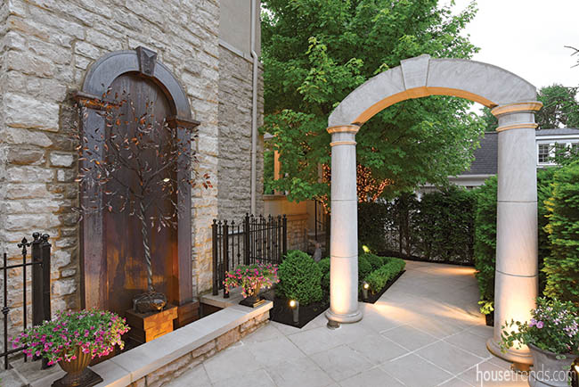 Columns support sophisticated arch