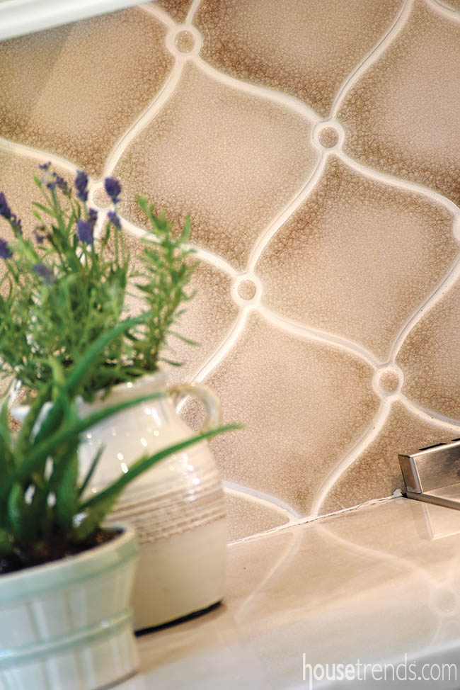 Backsplash brings a kitchen out of the dark